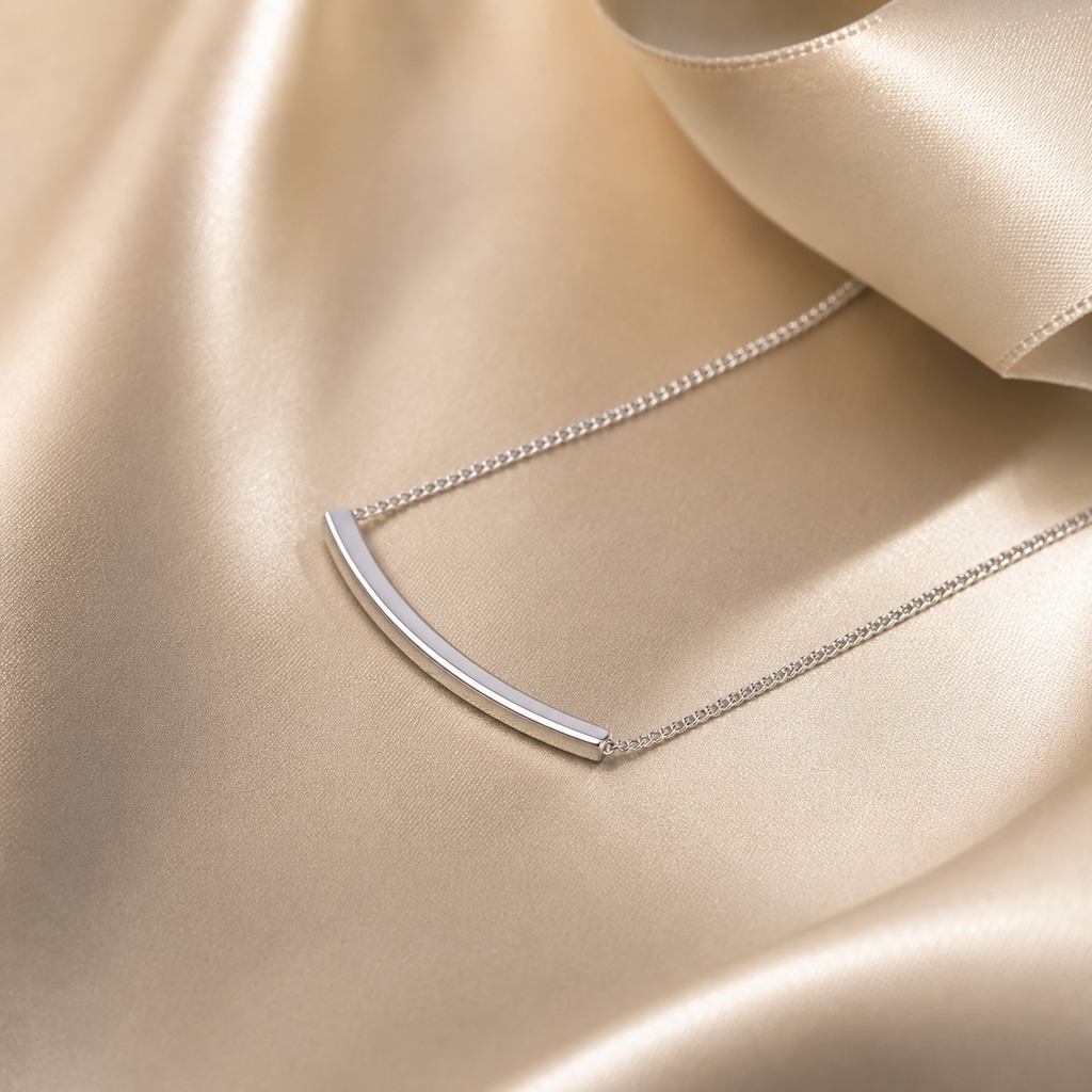 Linne - Bar Pendant Necklace