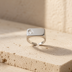 Reine - Signet Ring