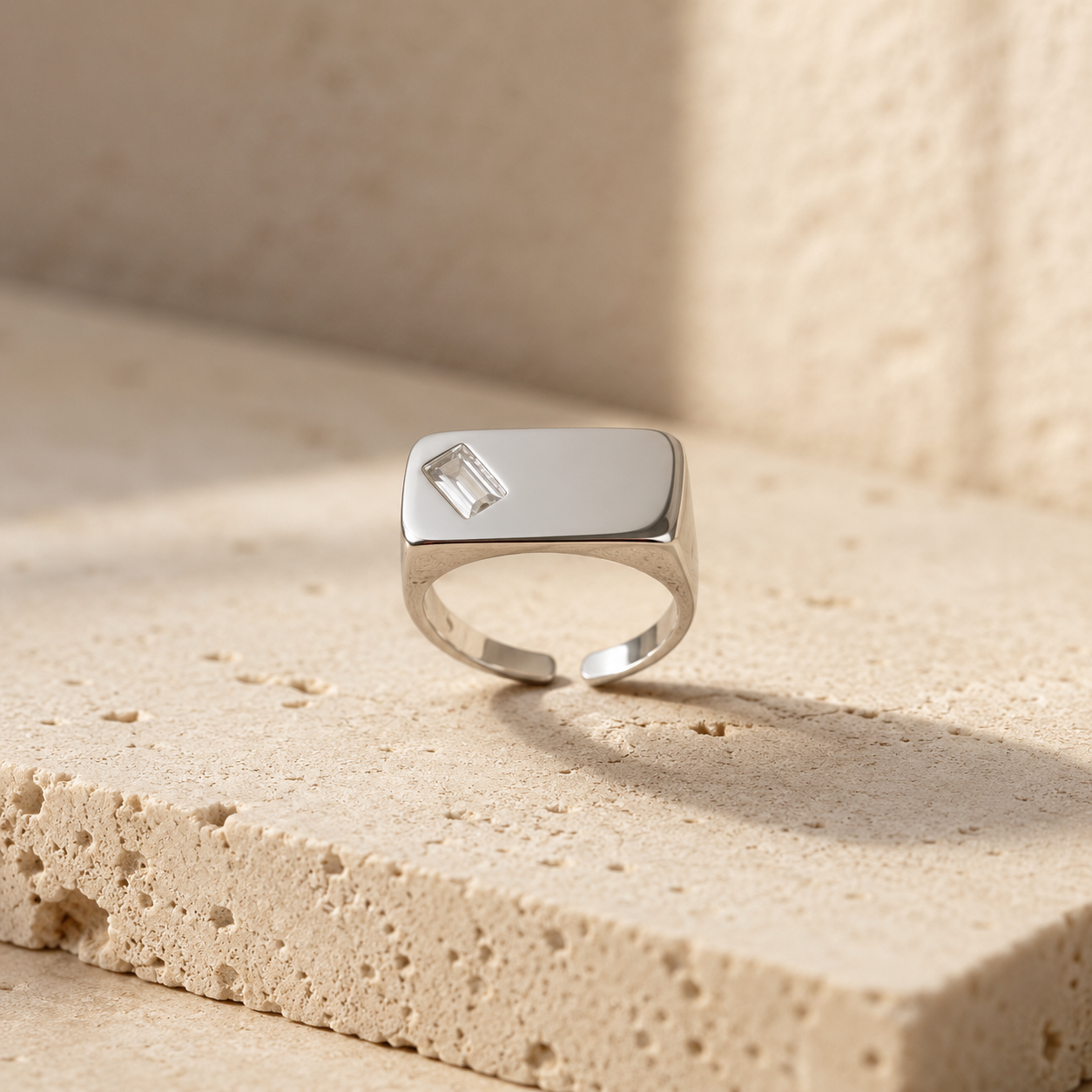 Reine - Signet Ring