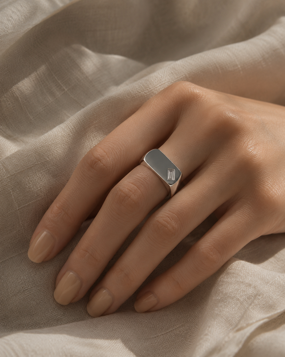 Reine - Signet Ring